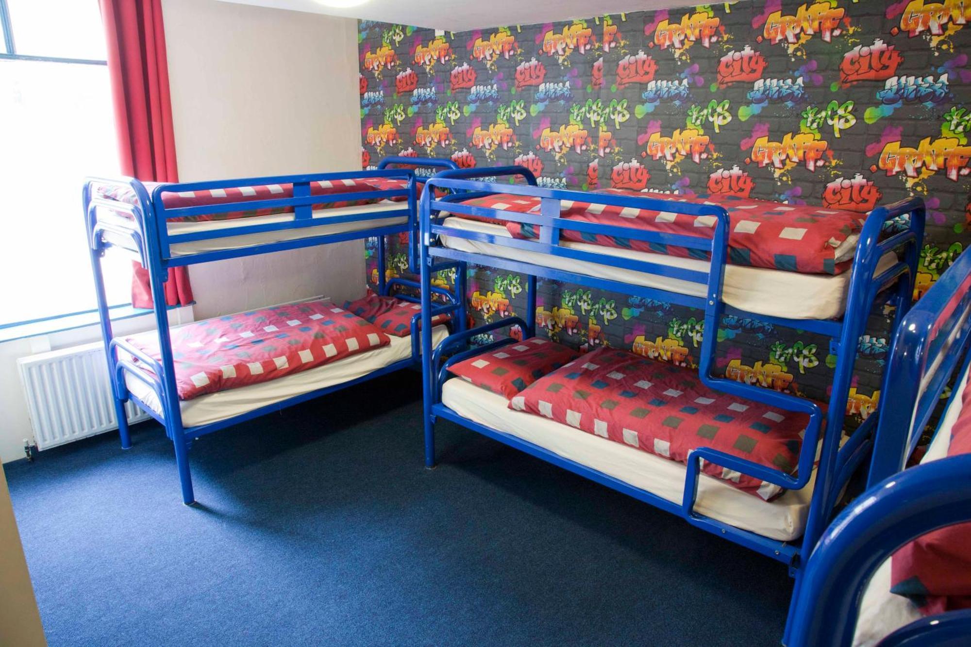 1 Bed a 18 Bedded Mixed Room Ensuite